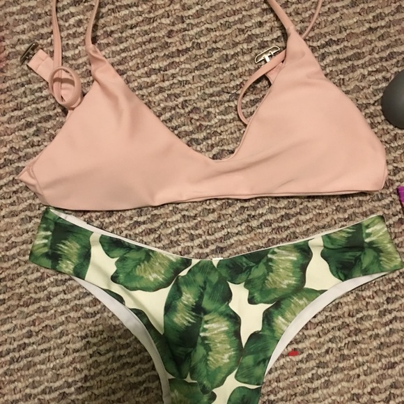 Bikini - Picture 1 of 3